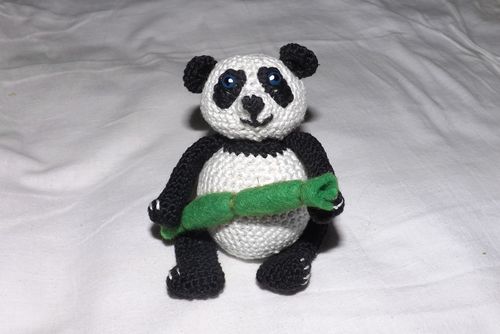 Pletená panda hračka s vlastnými rukami