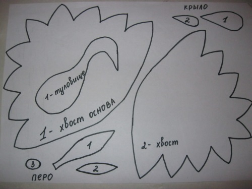 Báječný páv z farebného papiera