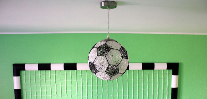 Lampa loptu s rukami