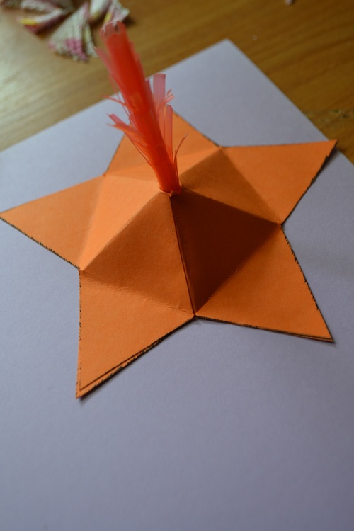 Remeslá do 9. mája: večný papier s vlastnými rukami