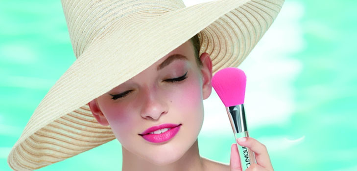 Rose, azúrová a krémová: kolekcia make-up Clinique + Jonathan Adler 2017