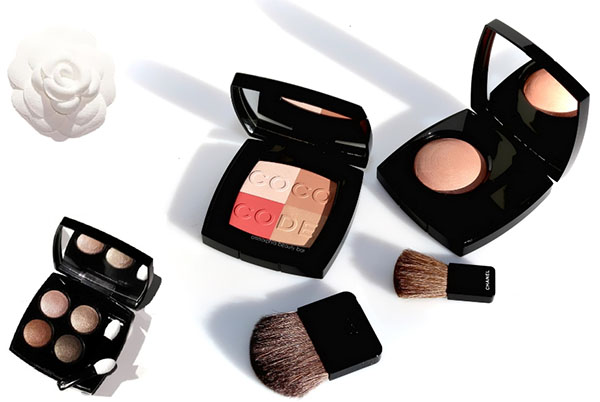 Tajné kódy Chanel: jarná kolekcia make-up Coco Codes