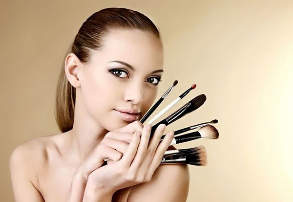 Technika správneho make-upu: štyri pravidlá od make-up umelcov