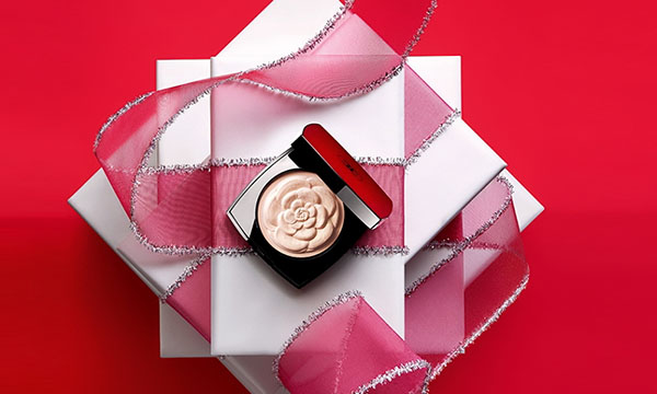 Veľkolepé trio: novinky Chanel pre lesklé make-up