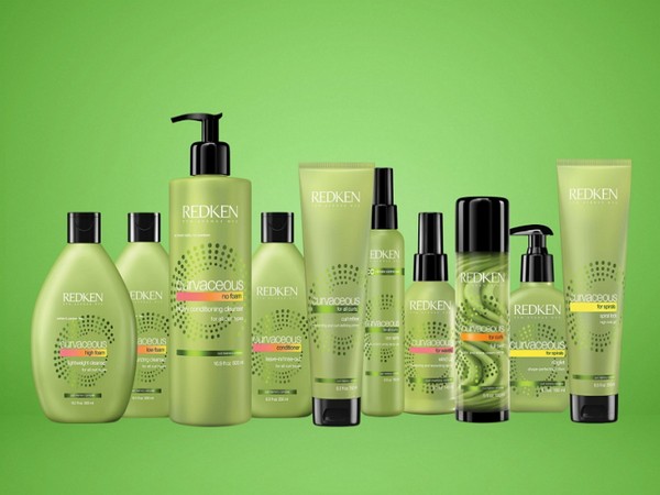 Vlnovitá revolúcia: nové predmety pre kudrnaté prstene Redken Curvaceous