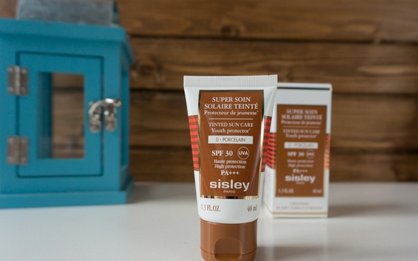 Lôžko z fľaše: opaľovací krém Sisley Tinted Sun Care