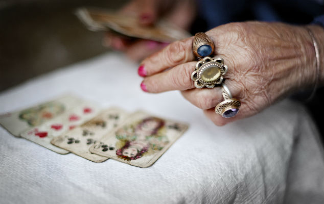 Gypsy fortune-telling na mapách: hodnota kariet, ako hádať cikán na hracie karty