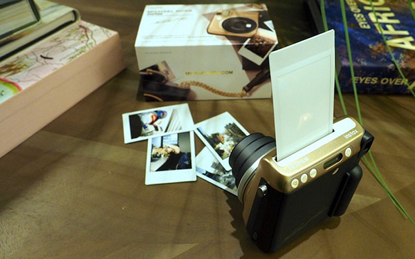 Módna kamera: Michael Kors X Fijifilm Instax Mini 70