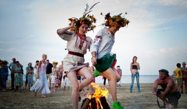 Aký je počet Ivan Kupala v roku 2016? Aké šťastie, rituály, tradície sú spojené s dovolenkou? Čo robiť s Ivanom Kupalom, gratulujeme