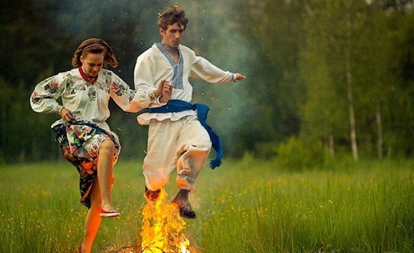 Aký je počet Ivan Kupala v roku 2016? Aké šťastie, rituály, tradície sú spojené s dovolenkou? Čo robiť s Ivanom Kupalom, gratulujeme