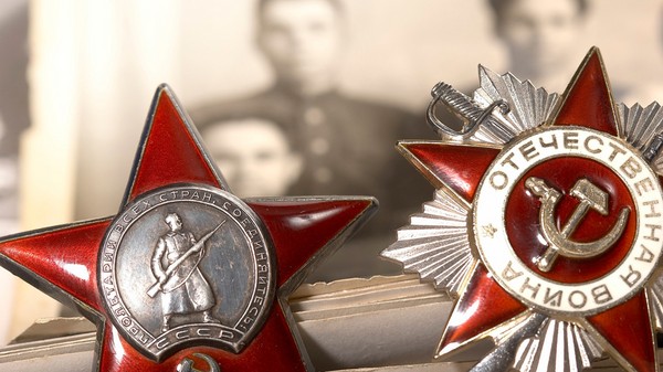 Oficiálne a krátke blahoželanie k dňu, kedy sa obhajuje otec (23. februára) kolegovia