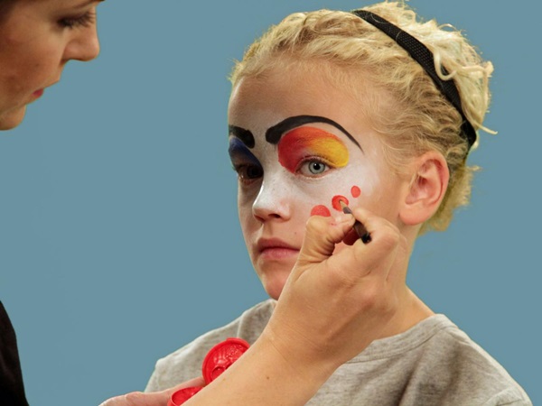 Scary makeup pre Halloween s vlastnými rukami pre dievčatá a dievčatá