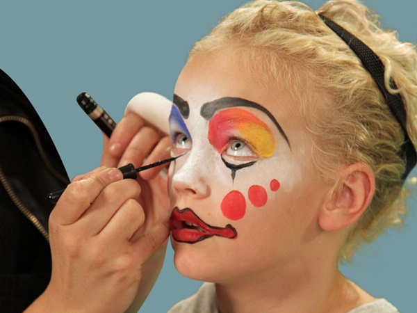 Scary makeup pre Halloween s vlastnými rukami pre dievčatá a dievčatá