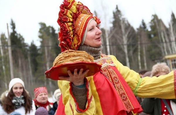 Maslenitsa-2016: hlavné tradície a krásne gratulácie