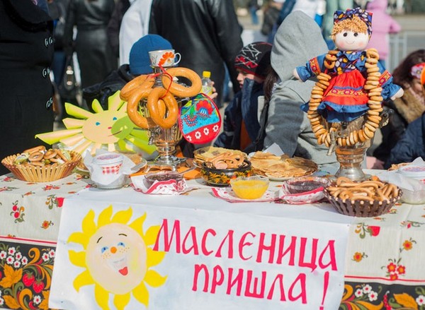 Maslenitsa-2016: hlavné tradície a krásne gratulácie