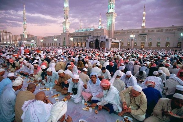 Ramadán 2016 - začiatok a koniec v Rusku, Moskve, Tunisku, Spojených arabských emirátoch. Kalendár svätého mesiaca v Moskve, kalendár. Blahoželáme ramadánu 2016 vo verši