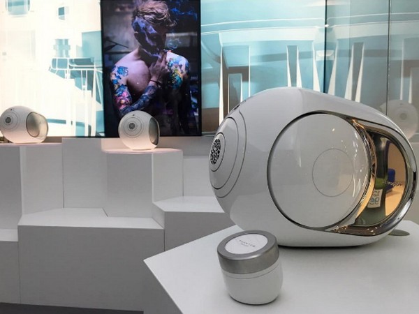 Revolúcia zvuku: bezdrôtový reproduktor Devialet Gold Phantom