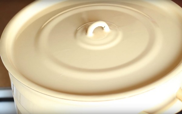 Borsch na zimu v plechovkách, recepty na prípravu s repou a kapustou, paradajkovou pastou a bez nej