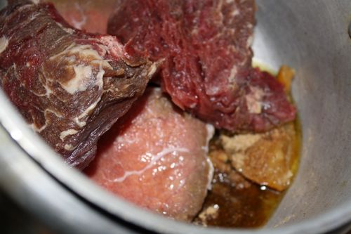 Recept na hovädzie mäso so slivkami v multivarke - krok za krokom s fotografiou