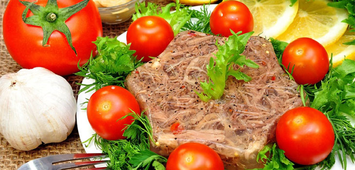 Recepty z chladu s fotografiami, ktoré sa robia krok za krokom - z bravčového mäsa, stopky, hovädzieho mäsa, kuracie stehná, s želatinou
