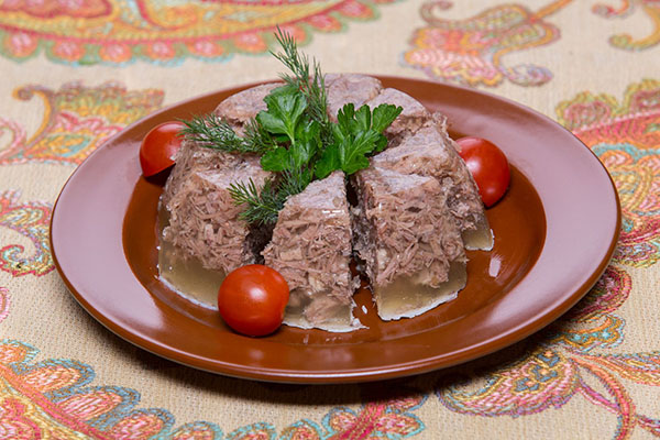 Recepty z chladu s fotografiami, ktoré sa robia krok za krokom - z bravčového mäsa, stopky, hovädzieho mäsa, kuracie stehná, s želatinou
