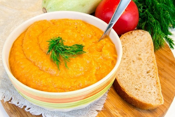 Kaviár z cukety - recepty s majonézou, korením, cez mlynček na mäso, vo viacnásobnom