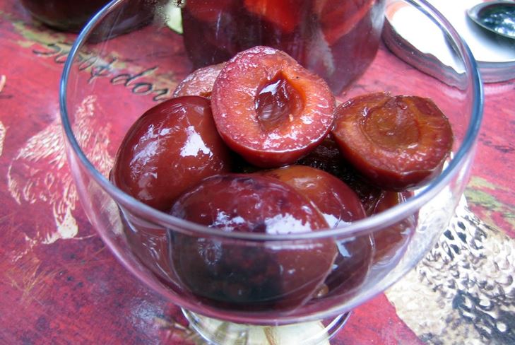 Ako vyberať slivky na zimu - recept na varenie fotografií