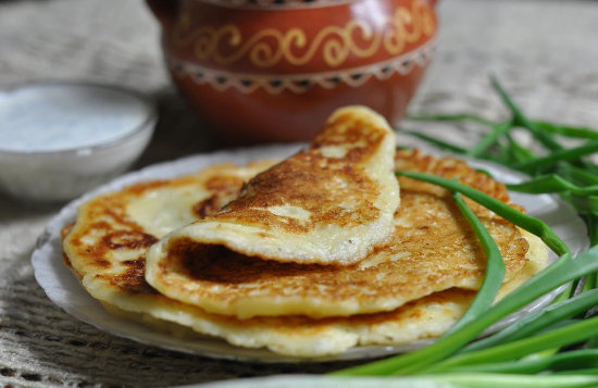 Ako variť palacinky na jogurte - najlepšie recepty s fotografiou