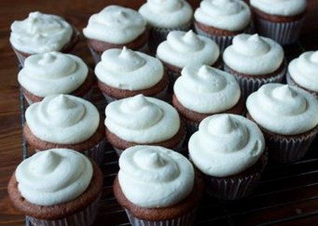 Ako urobiť krém na capkake: puding, syr a smotana z kondenzovaného mlieka, recept s fotografiou