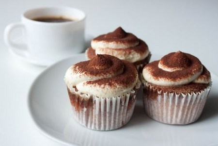 Ako urobiť krém na capkake: puding, syr a smotana z kondenzovaného mlieka, recept s fotografiou