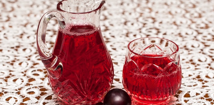 Kompot zo sliviek na zimu