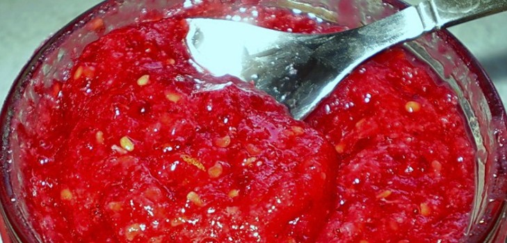 Maliny s cukrom na zimu bez varenia, Pyatiminutka, v mrazničke. Recept na čerstvé maliny, strúhaný cukrom