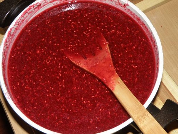 Maliny s cukrom na zimu bez varenia, Pyatiminutka, v mrazničke. Recept na čerstvé maliny, strúhaný cukrom