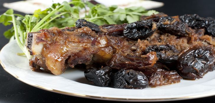 Recept na mäso so slivkami v multicarquet - lahodný dovolenkový recept