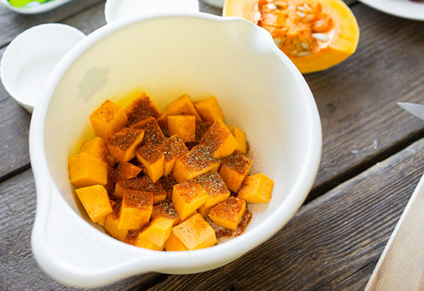 Neobvyklý recept: lahodný šalát s tekvicou a cibuľou pri hlbokom vyprážaní