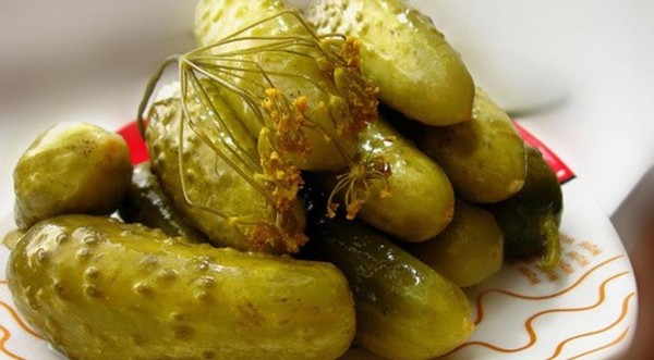 Uhorky studené spôsobom pod čiapkou nylon a kov. Nakrájame uhorky chladným spôsobom na zimu: horčicou, vodkou, ocotom zadarmo