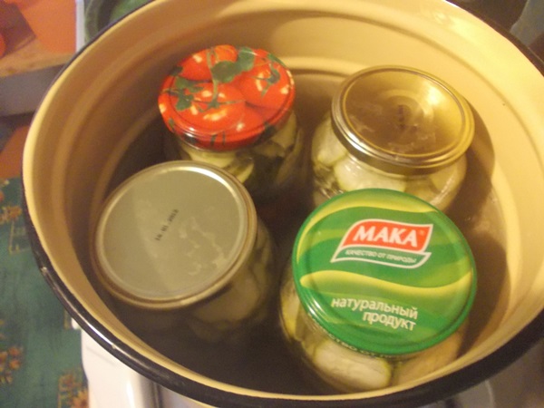 Chutné uhorky s cesnakom na zimu
