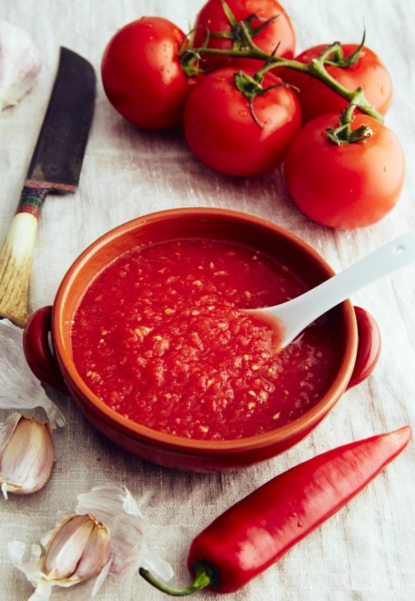Paradajky s cesnakom na zimu, recepty. Zber rajčiakov s cesnakom na zimu: recept na rýchle varenie, bez sterilizácie, solené bez kúpania