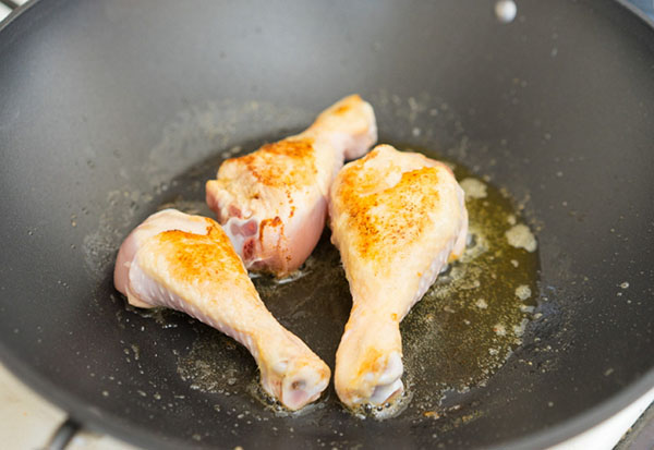 Jednoduchý recept: kurča s hubami v horčicovej smotane