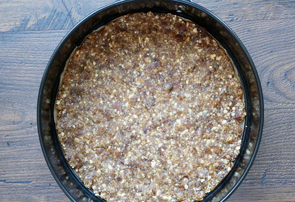 Jednoduchý recept: lenivý orechový medový koláč bez pečenia