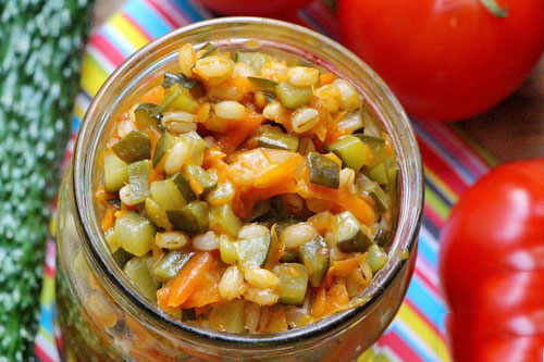 nadpis Recept na nakladanie s nakladanými uhorkami na zimu