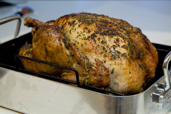 Recept na Turecko na Nový rok 2017 a Vianoce - v rúre, multivark, v panvici, s kyslou smotanou omáčkou a zeleninou