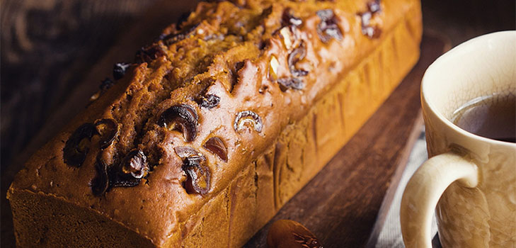 Recept na úžasný krémový medový koláč s dátumami a orechy
