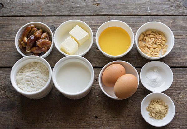 Recept na úžasný krémový medový koláč s dátumami a orechy