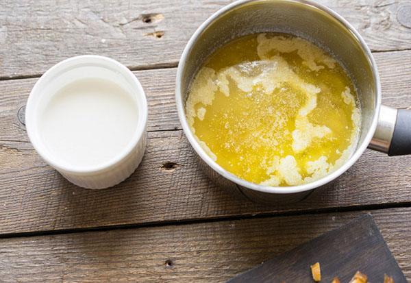 Recept na úžasný krémový medový koláč s dátumami a orechy