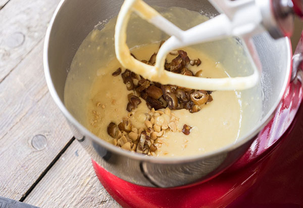 Recept na úžasný krémový medový koláč s dátumami a orechy