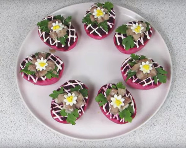 Recept na sleď pod kožuchom na Nový rok doma - klasický, roll, s jablkom krok za krokom
