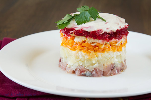 Recept na sleď pod kožuchom na Nový rok doma - klasický, roll, s jablkom krok za krokom