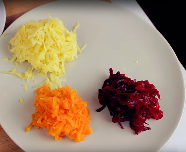 Recept na sleď pod kožuchom na Nový rok doma - klasický, roll, s jablkom krok za krokom