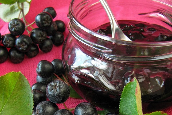Jam z jabĺk a chokeberry